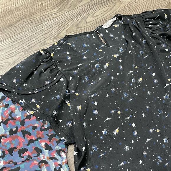 BCBG Blouses Set of 2 Tops Womens Size S - M Loose Fitting Short Sleeve - Picture 3 of 7